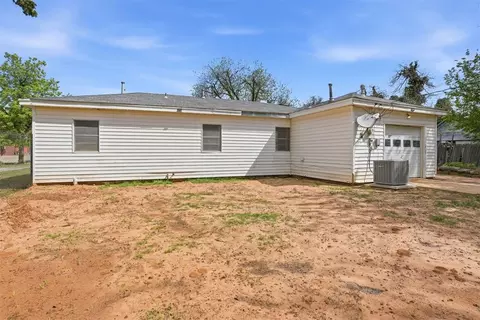 Exterior - 313 E Davis Ave, Tipton, OK 73570 photo 7 of 12