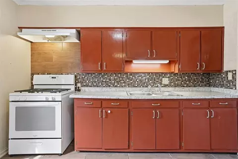 Kitchen - 313 E Davis Ave, Tipton, OK 73570 photo 2 of 5