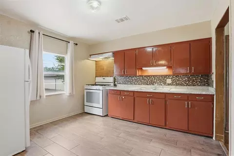 Kitchen - 313 E Davis Ave, Tipton, OK 73570 photo 4 of 5
