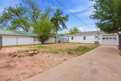 Exterior - 313 E Davis Ave, Tipton, OK 73570 photo 8 of 12