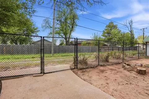 Exterior - 313 E Davis Ave, Tipton, OK 73570 photo 9 of 12