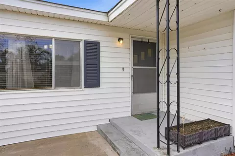 Exterior - 313 E Davis Ave, Tipton, OK 73570 photo 2 of 12