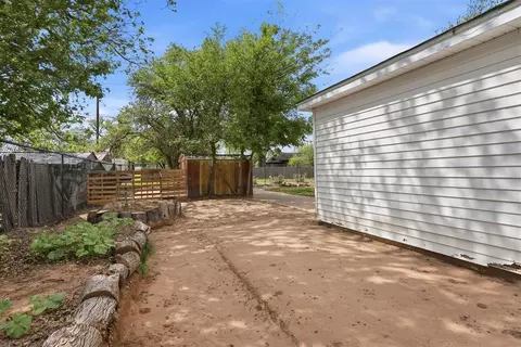 Exterior - 313 E Davis Ave, Tipton, OK 73570 photo 10 of 12
