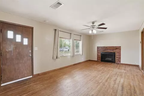 Living - 313 E Davis Ave, Tipton, OK 73570 photo 1 of 6