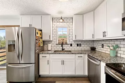 Kitchen - 16210 Blanton View Ave, Wayne, OK 73095 photo 4 of 4
