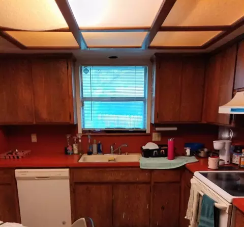12200 N Stratford Dr, Oklahoma City, OK 73120