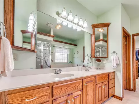 Bath - 1700 Eagle Dr, Edmond, OK 73034 photo 3 of 7