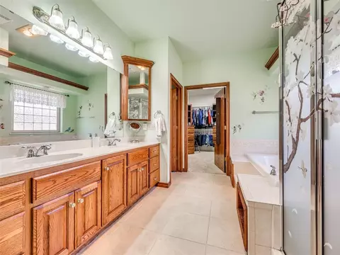 Bath - 1700 Eagle Dr, Edmond, OK 73034 photo 2 of 7