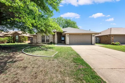 1116 Earl A Rodkey Dr, Edmond, OK 73003