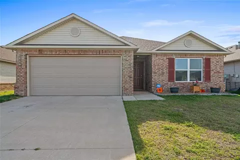 1319 Chuck Wagon Dr, El Reno, OK 73036