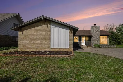 1001 Queensboro Pl, Yukon, OK 73099