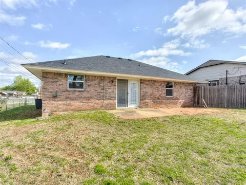 Exterior - 312 Elder Ln, Mustang, OK 73064 photo 4 of 5
