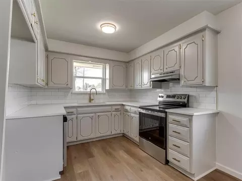 Kitchen - 312 Elder Ln, Mustang, OK 73064 photo 2 of 5