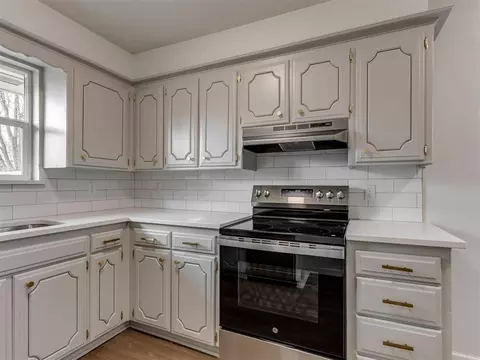 Kitchen - 312 Elder Ln, Mustang, OK 73064 photo 5 of 5