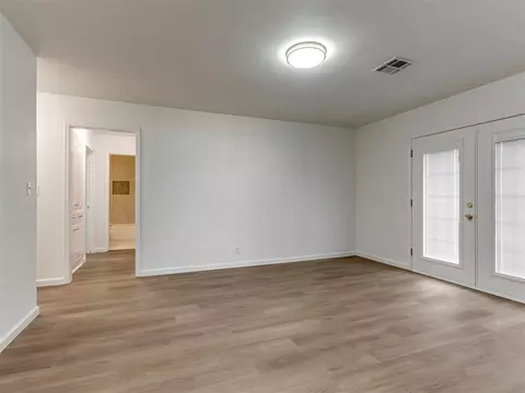 Living - 312 Elder Ln, Mustang, OK 73064 photo 2 of 4