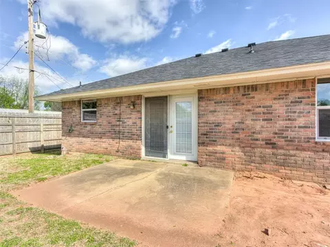 Exterior - 312 Elder Ln, Mustang, OK 73064 photo 3 of 5