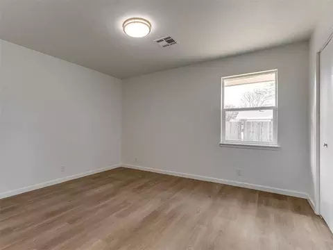 Bedroom - 312 Elder Ln, Mustang, OK 73064 photo 4 of 6
