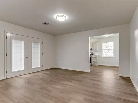 Living - 312 Elder Ln, Mustang, OK 73064 photo 4 of 4