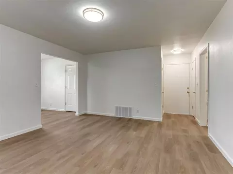 Living - 312 Elder Ln, Mustang, OK 73064 photo 3 of 4