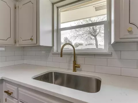 Kitchen - 312 Elder Ln, Mustang, OK 73064 photo 3 of 5