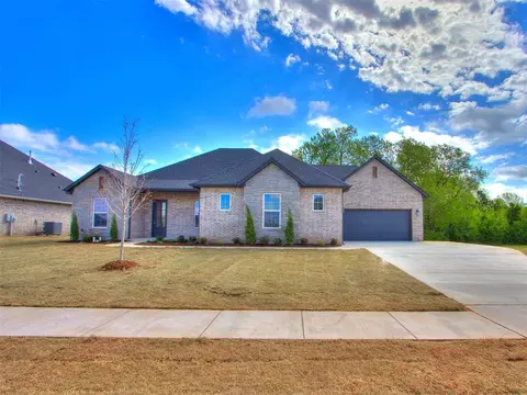 516 S Freedom Dr, Mustang, OK 73064