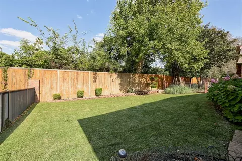 Exterior - 1137 Pinehurst Dr, Norman, OK 73072 photo 5 of 7