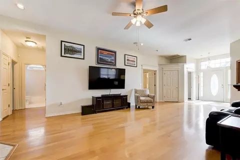 Living - 1137 Pinehurst Dr, Norman, OK 73072 photo 3 of 6