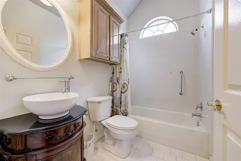 Bath - 1137 Pinehurst Dr, Norman, OK 73072 photo 5 of 5