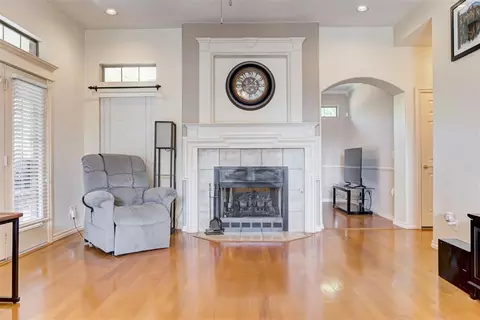 Living - 1137 Pinehurst Dr, Norman, OK 73072 photo 4 of 6