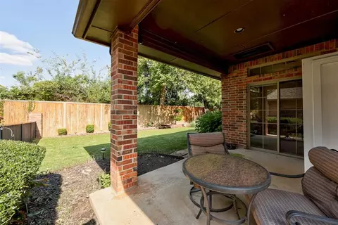 Exterior - 1137 Pinehurst Dr, Norman, OK 73072 photo 4 of 7