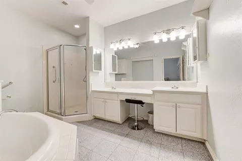 Bath - 1137 Pinehurst Dr, Norman, OK 73072 photo 1 of 5