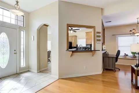Entry Way - 1137 Pinehurst Dr, Norman, OK 73072 photo 2 of 3