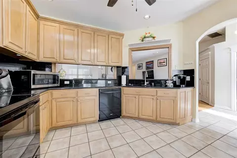 Kitchen - 1137 Pinehurst Dr, Norman, OK 73072 photo 2 of 3