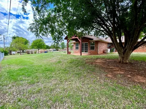 Exterior - 623 W Morgan Dr, Guthrie, OK 73044 photo 7 of 13