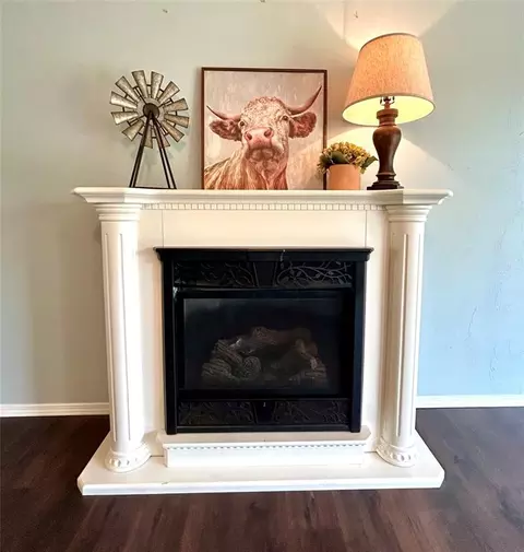 Living - 623 W Morgan Dr, Guthrie, OK 73044 photo 6 of 6