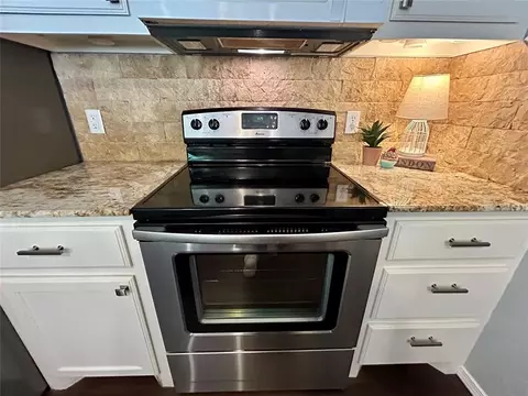 Kitchen - 623 W Morgan Dr, Guthrie, OK 73044 photo 5 of 6