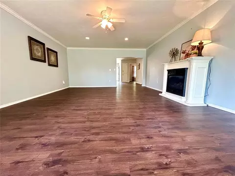 Living - 623 W Morgan Dr, Guthrie, OK 73044 photo 4 of 6