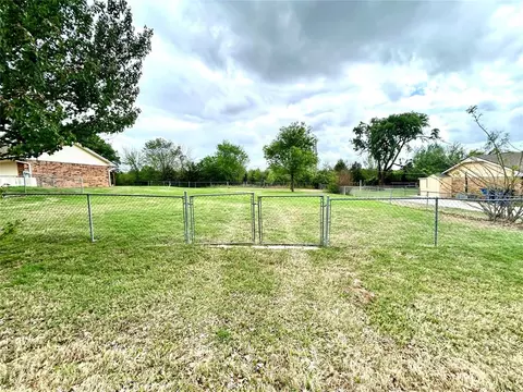 Exterior - 623 W Morgan Dr, Guthrie, OK 73044 photo 9 of 13