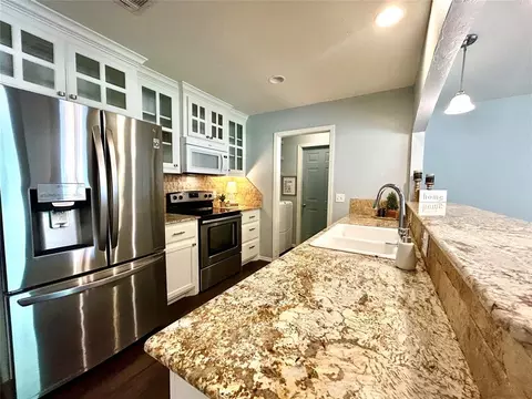 Kitchen - 623 W Morgan Dr, Guthrie, OK 73044 photo 2 of 6
