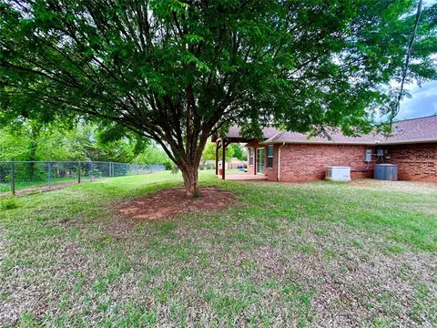 Exterior - 623 W Morgan Dr, Guthrie, OK 73044 photo 6 of 13
