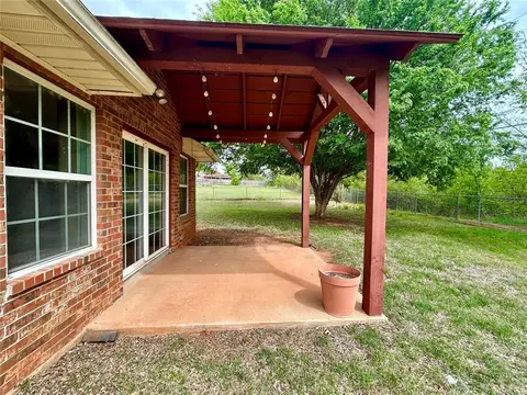 Exterior - 623 W Morgan Dr, Guthrie, OK 73044 photo 5 of 13