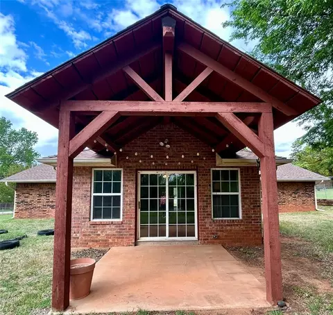 Exterior - 623 W Morgan Dr, Guthrie, OK 73044 photo 4 of 13