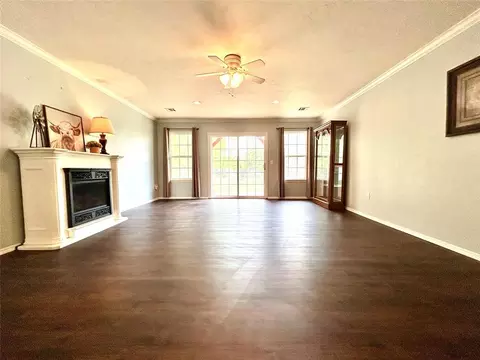 Living - 623 W Morgan Dr, Guthrie, OK 73044 photo 3 of 6