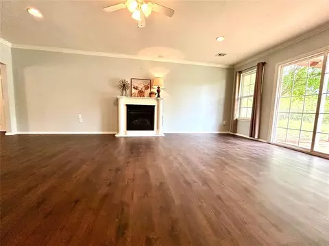 Living - 623 W Morgan Dr, Guthrie, OK 73044 photo 5 of 6
