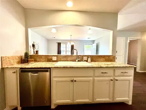 Kitchen - 623 W Morgan Dr, Guthrie, OK 73044 photo 6 of 6