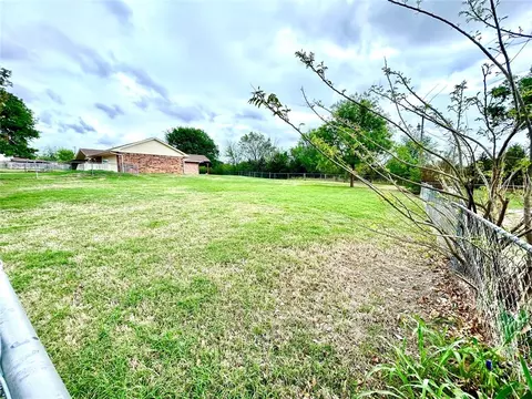 Exterior - 623 W Morgan Dr, Guthrie, OK 73044 photo 11 of 13