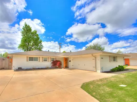 2720 Chaucer Dr, The Village, OK 73120