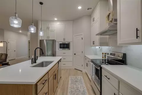 Kitchen - 9500 Megans Way, Mcloud, OK 74851 photo 4 of 5