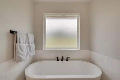 Bath - 9500 Megans Way, Mcloud, OK 74851 photo 3 of 6