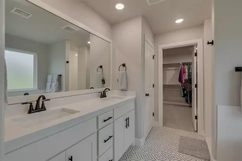 Bath - 9500 Megans Way, Mcloud, OK 74851 photo 2 of 6